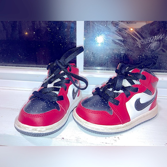 AIR JORDAN 1 Pre-Owned Mid Retro Toddler 5C Chicago Black Toe - Picture 2 of 10